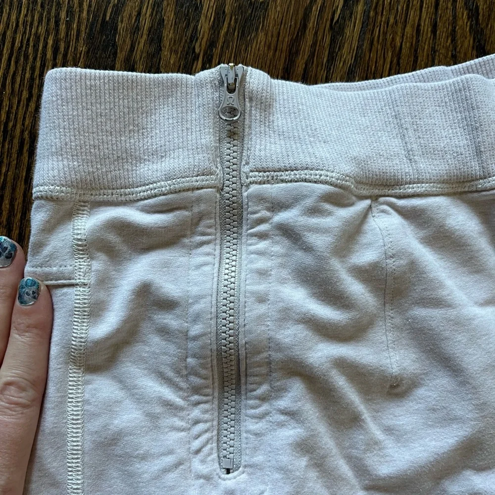 Lululemon Rejuvenate Sweat Pant size 10 in Dune zip pockets